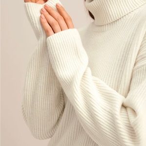Lilysilk Turtleneck Sweater. Size M. White.